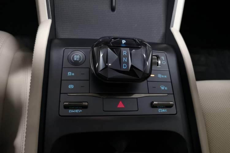 Used BYD Qin L 2024 DM-i 80KM Leading Model Gear Lever