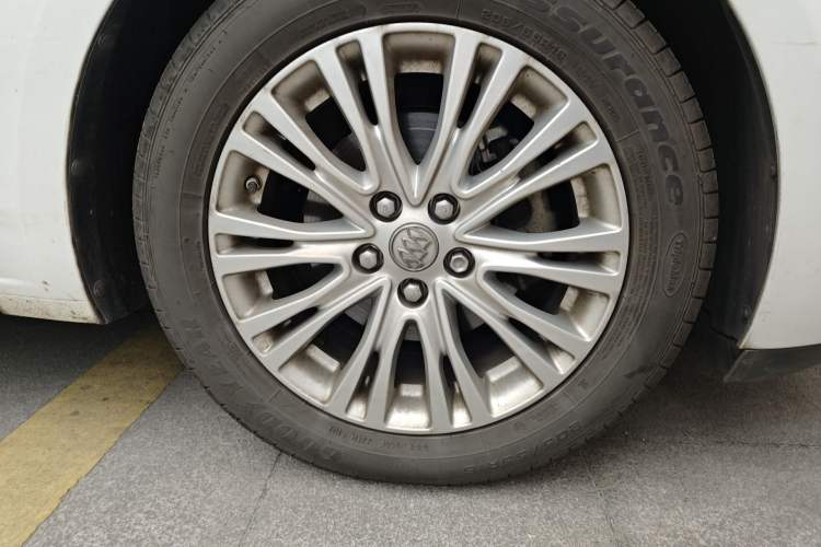 Used Buick GT 2016 15N Automatic Luxury Edition Right Front Wheel Hub