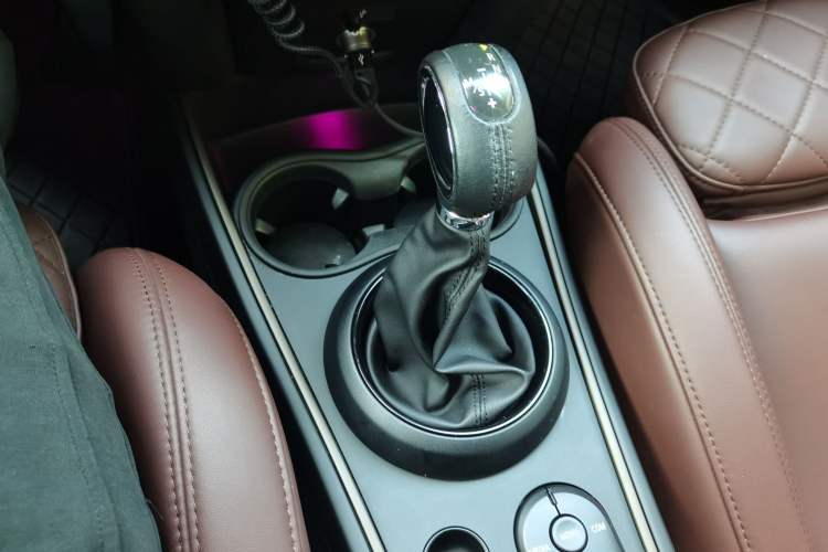 Used MINI Countryman 2018 2.0T COOPER S ALL4 Classic Edition Gear Lever