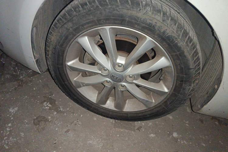 Used Kia K3 2016 1.6L Automatic GLS Right Front Wheel Hub