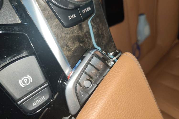 Used BMW 5 Series 2019 Restyled 530Li Luxury Edition M Sport Package Vehicle Key