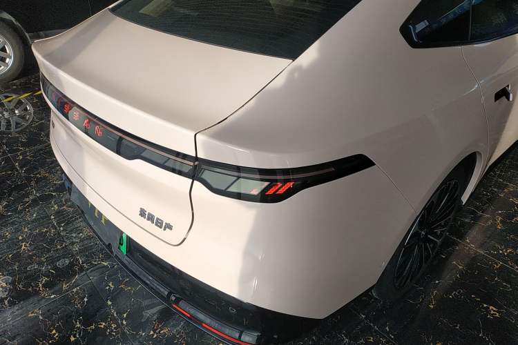 Used Nissan N7 2025 625 Max Exterior 6