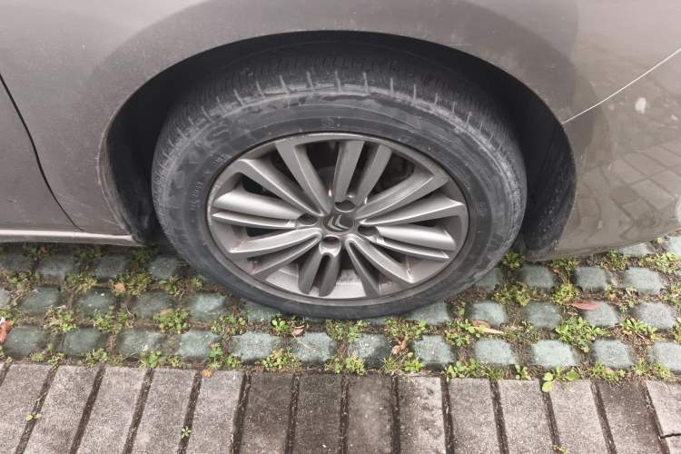 Used Citroen C4L 2015 1.8L Automatic Luxury Edition Right Front Wheel Hub