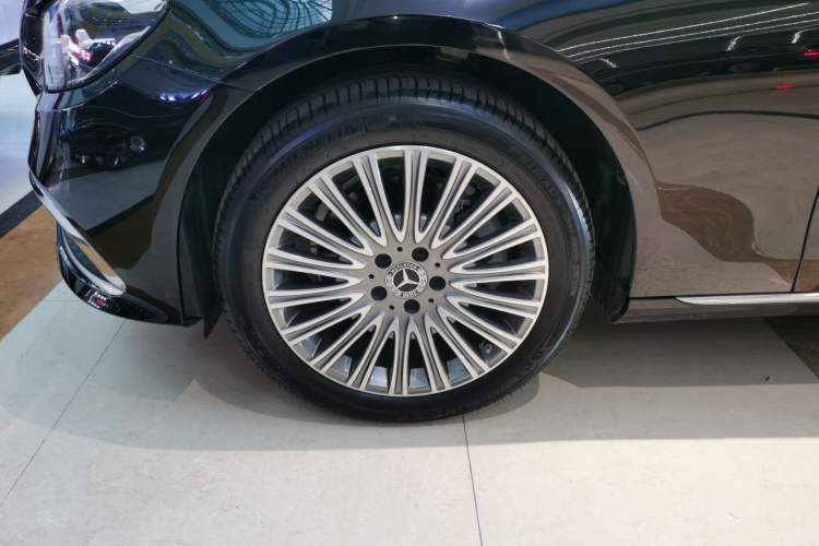 Used Mercedes-Benz E-Class 2022 Second Facelift E 300 L Luxury Edition
