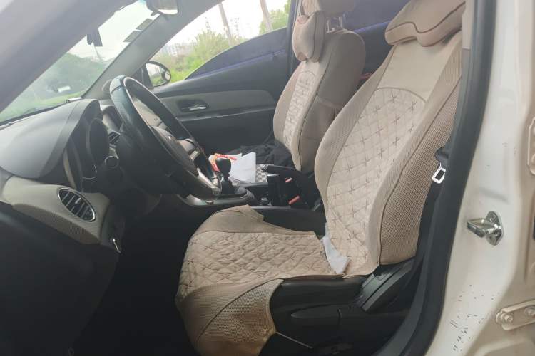 Used Chevrolet Cruze 2013 1.6L SE MT Left Front Seat