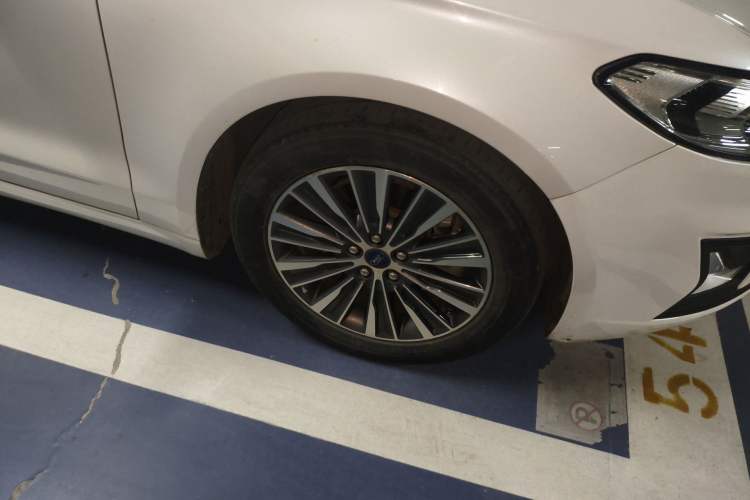 Used Ford Mondeo New Energy 2018 2.0 PHEV Smart-Control Luxury Version China VI Standard Right Front Wheel Hub