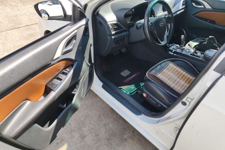 Used BYD Qin 2015 1.5T Dual-Crown Flagship Edition