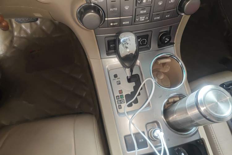 Used Toyota Highlander 2009 2.7L Two-Wheel Drive 7-Seater Luxury Edition Gear Lever