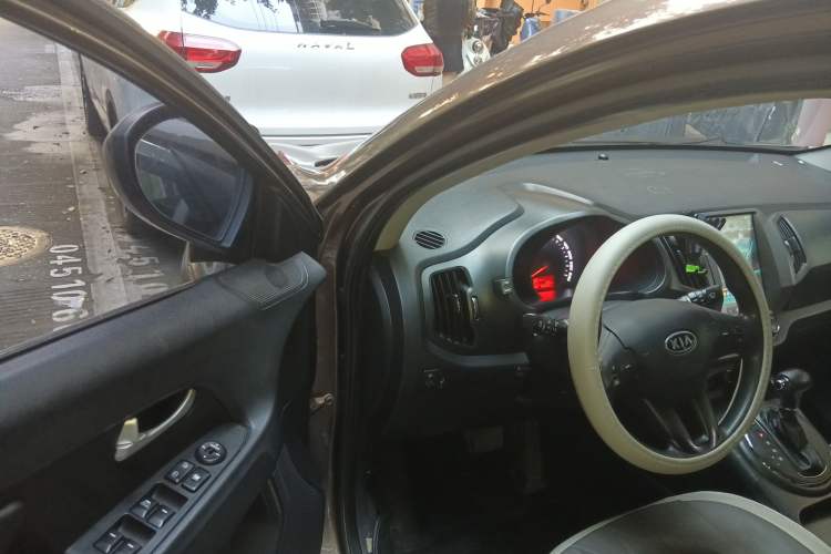 Used Kia Sportage R 2012 2.0L Automatic Two-Wheel Drive GL Trim
