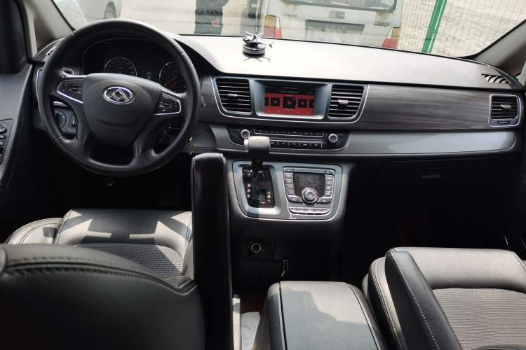 Used SAIC MAXUS G10 2018 PLUS 2.0T Automatic Elite Edition Center Console