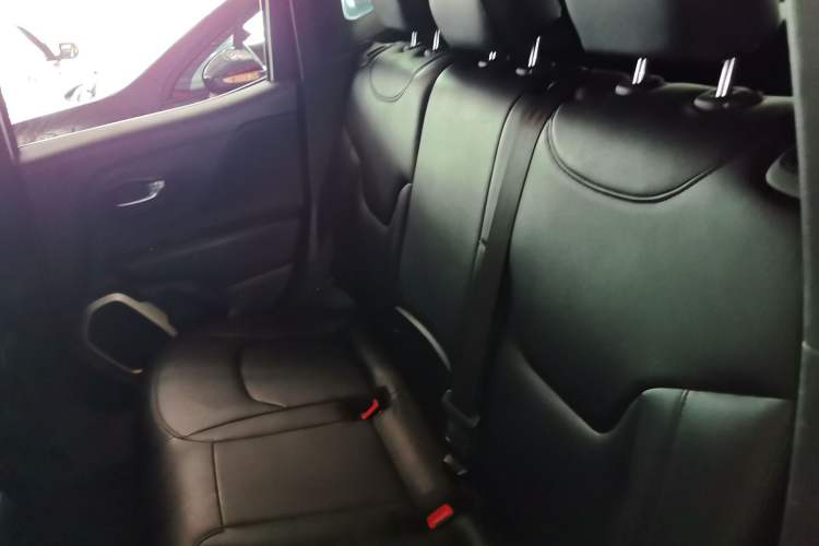 Used Jeep Renegade 2016 1.4T Automatic Jingneng Edition Left Rear Seat