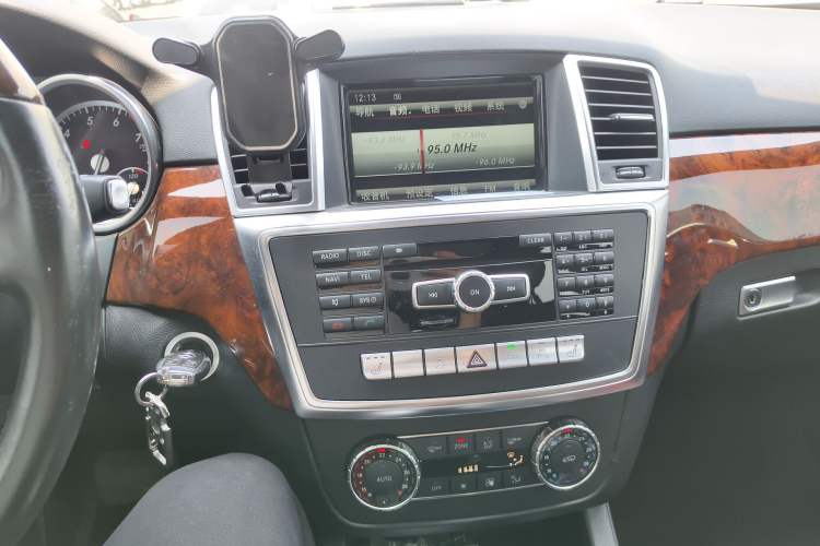 Used Mercedes-Benz M-Class 2014 ML 400 4MATIC Luxury Model