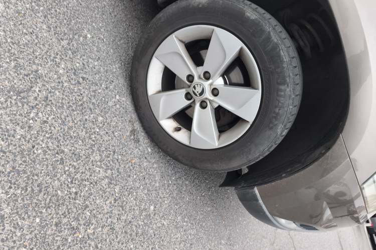 Used Skoda Yeti 2014 1.4TSI Manual Explore Edition Right Front Wheel Hub