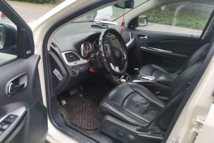 Used Dodge Journey 2013 2.4L Two-Wheel Drive Luxury Version
