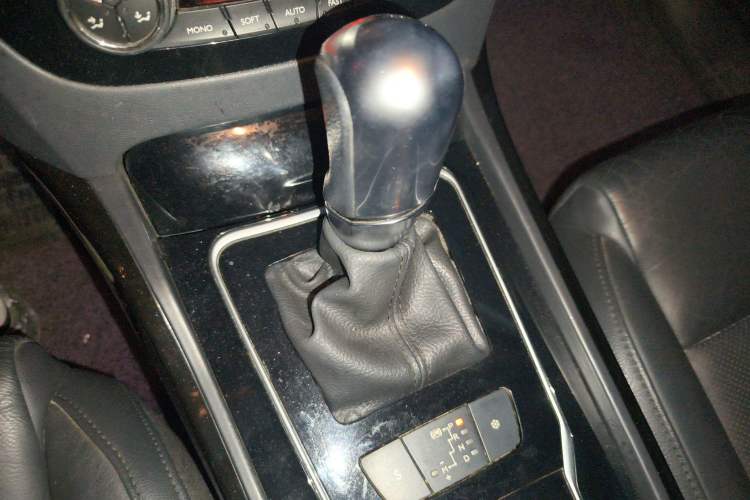 Used Peugeot 508 2012 2.3L Roland Garros Edition Gear Lever