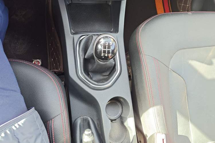 Used FAW Senya R7 2016 1.6L Manual Smart Version
