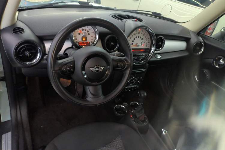 Used MINI MINI 2013 1.6L ONE Limited Edition Third Version