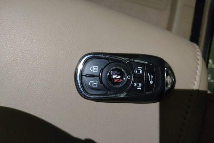 Used Buick GL8 2021 ES Landtrek 653T Luxury Model