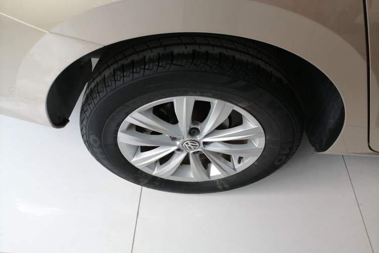 Used Volkswagen Bora 2016 1.6L Automatic Fashion Model Right Rear Wheel Hub