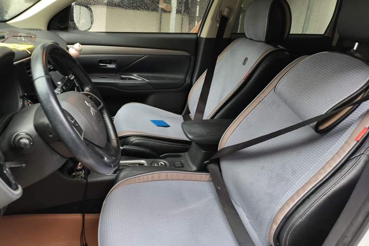 Used Mitsubishi Outlander 2013 2.4L 4x4 Luxury Navigation Edition 5 Seats