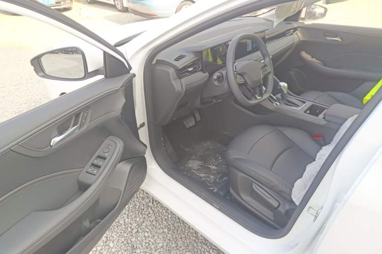 Used Roewe i5 2026 Model 1.5L CVT Luxury Version
