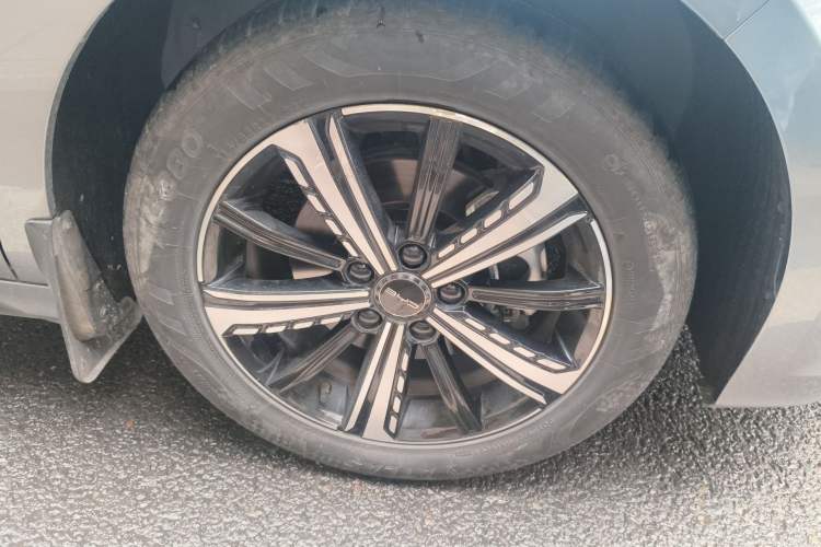 Used BYD Destroyer 05 2024 Honor Edition DM-i 120KM Luxury Model Right Front Wheel Hub