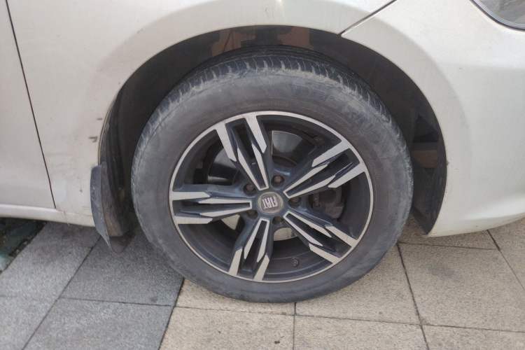 Used Fiat Viaggio 2012 1.4T Automatic Enjoyment Edition Right Front Wheel Hub