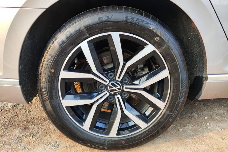 Used Volkswagen Magotan 2020 330TSI DSG Leading Model Right Rear Wheel Hub