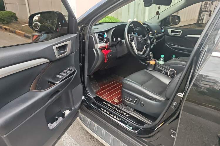 Used Toyota Highlander 2018 2.0T Four-Wheel Drive Prestige Version 7 Seats China VI Standard
