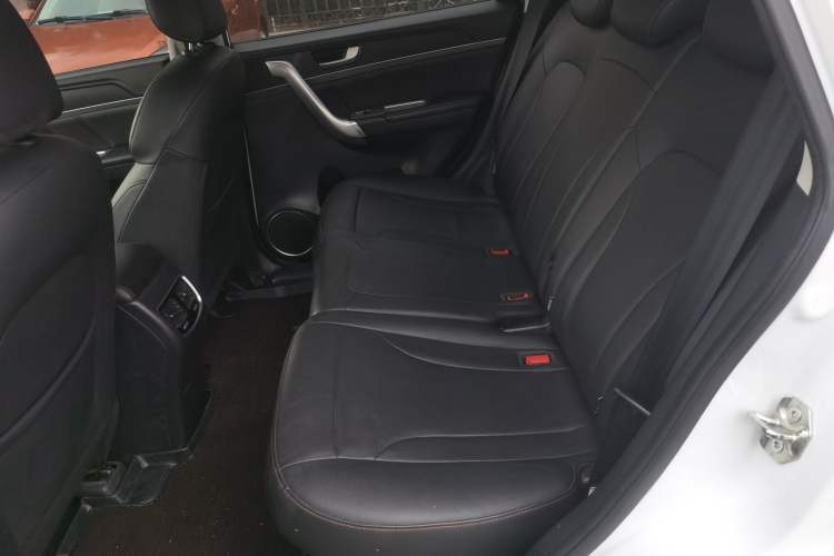 Used Haval M6 2019 1.5T Manual Two-Wheel Drive Elite Version China VI Standard Left Rear Seat