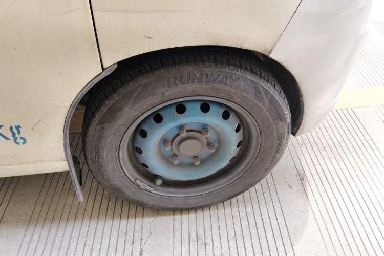 Used Karry Youyou EV 2021 Van Model SQR5037 Right Front Wheel Hub