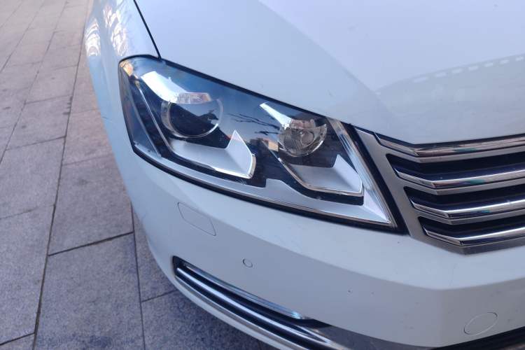 Used Volkswagen Magotan 2015 1.8TSI Luxury Model Right Front Headlight