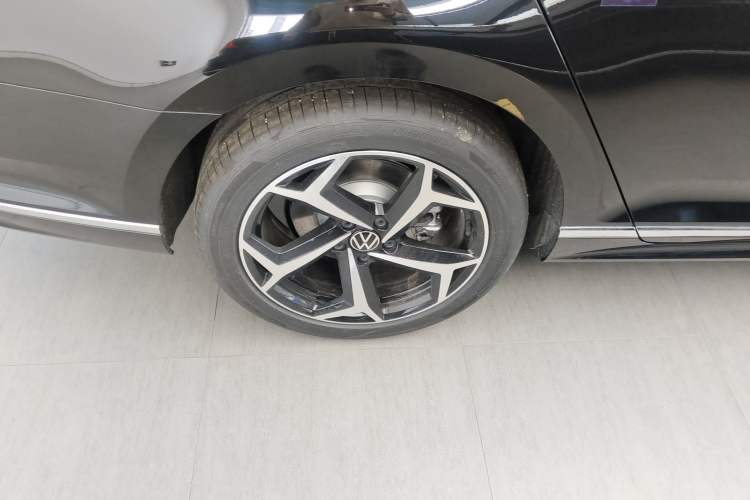 Used Volkswagen Magotan 2026 30 Million Vehicles Selected Model 380TSI DSG Luxury Edition Exterior 5