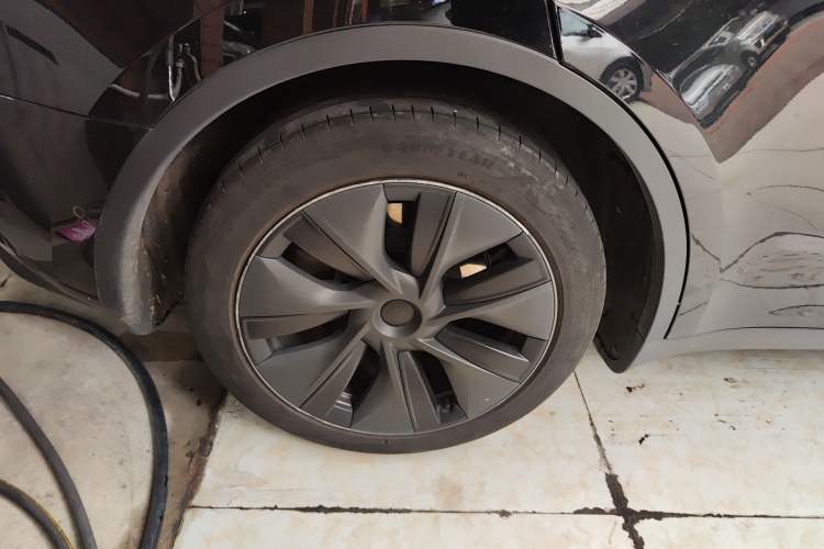 Used Tesla Model Y 2023 Rear-Wheel-Drive Version Right Rear Wheel Hub