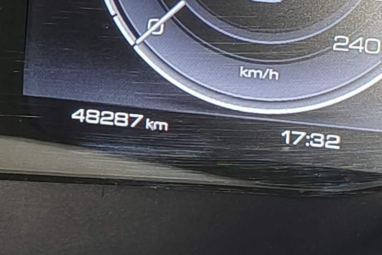 Used Wey VV7 2019 Upgraded Model 2.0T Flagship Version China V Standard Odometer Close Up