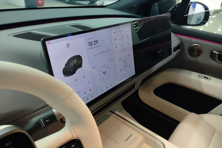 Used Li Auto i6 2025 Model Four-Wheel-Drive Standard Type Audio And AC Panel