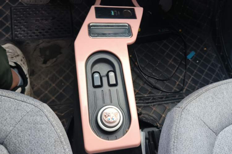 Used Wuling Hongguang MINIEV 2022 Macaron Premium Model – Lithium Iron Phosphate Gear Lever