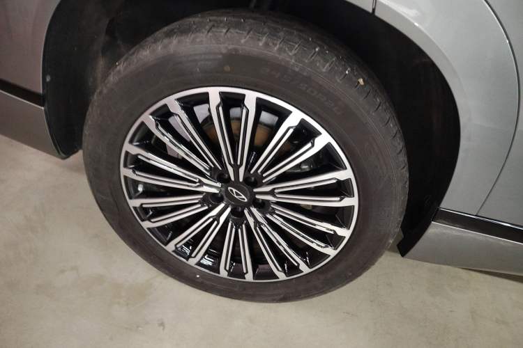 Used Chery Tiggo 9 C-DM 2025 1.5T 106KM Ultra-Comfort Edition 5 Seats Lithium-NMC Right Rear Wheel Hub