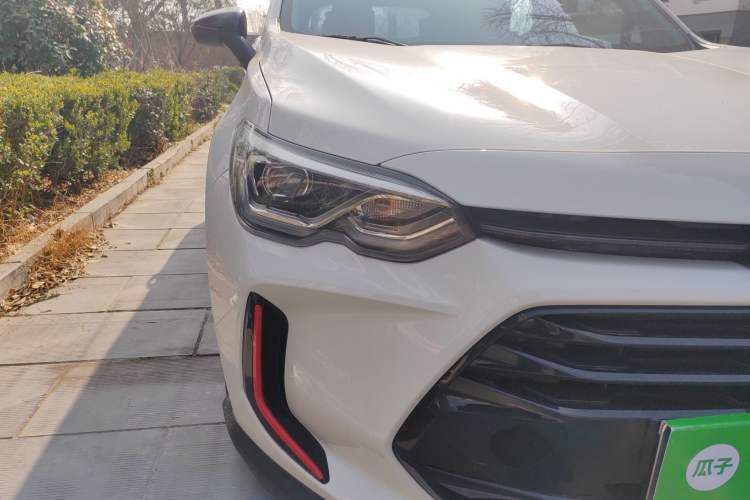 Used Chevrolet Orlando 2020 Light Hybrid Redline 530T Automatic Enjoyment Edition (5+2 Models) Right Front Headlight