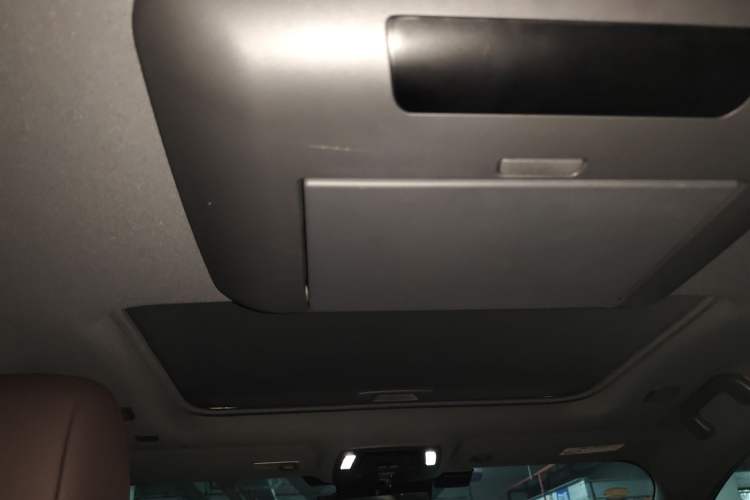 Used Toyota SIENNA 2021 2.5L Hybrid Platinum Edition Headliner