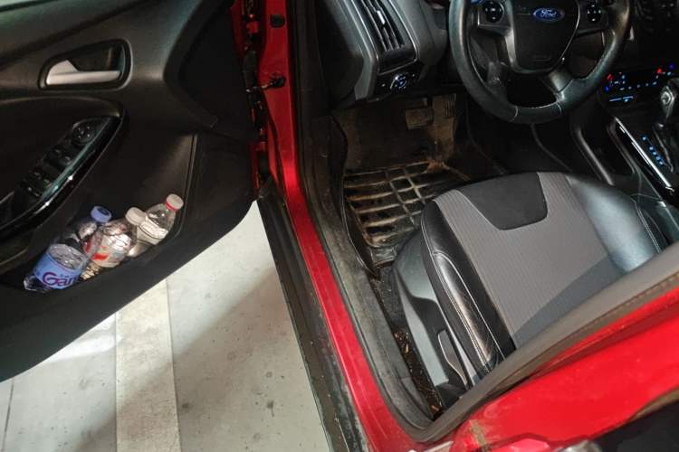 Used Ford Focus 2012 Sedan 1.6L Automatic Fashion Edition