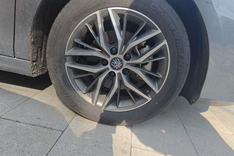 Used BYD Qin PLUS 2021 DM-i 55KM Flagship Model Right Front Wheel Hub