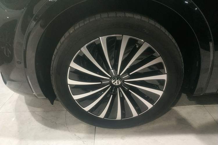 Used Volkswagen Viloran 2024 380TSI Premium Edition Exterior 4