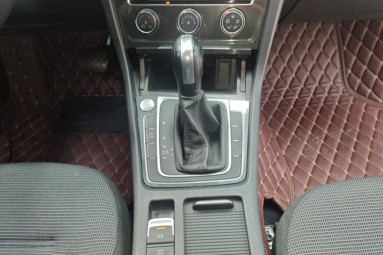 Used Volkswagen Golf 2020 Zhiai Edition 280TSI DSG Comfort Model Gear Lever