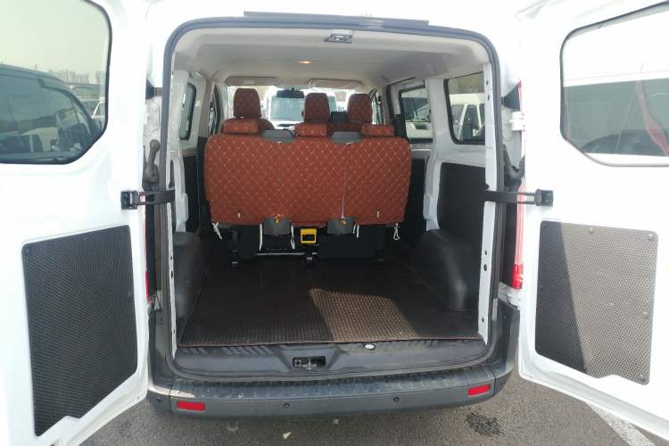 Used Ford Transit 2019 2.0T Diesel Multi-Purpose Commercial Vehicle Short Wheelbase Low Roof 6-Seater China VI Standard
