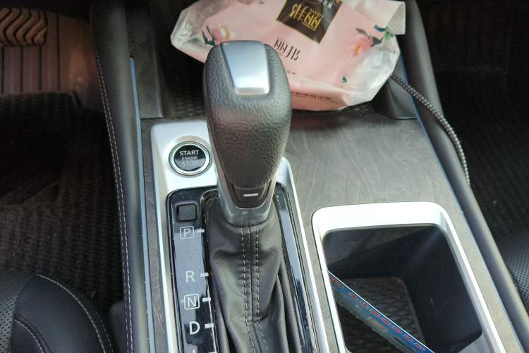 Used Nissan Teana 2024 2.0L SV Black Gold Edition Gear Lever
