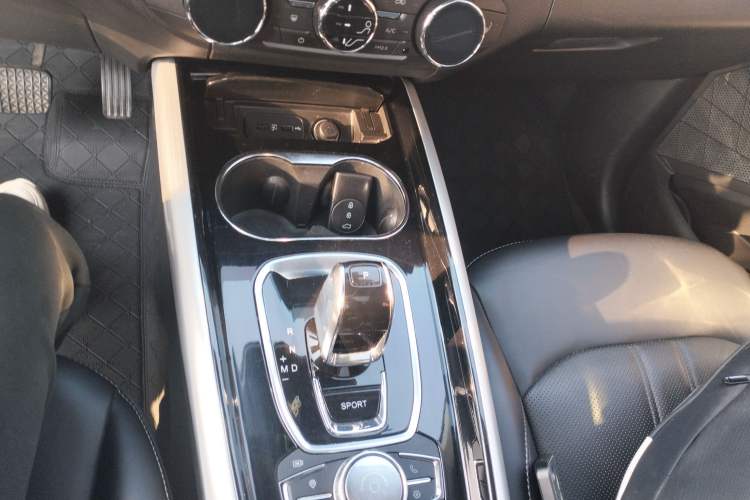 Used EXEED Lingyun 2020 1.6T Two-Wheel Drive Star Edition Gear Lever