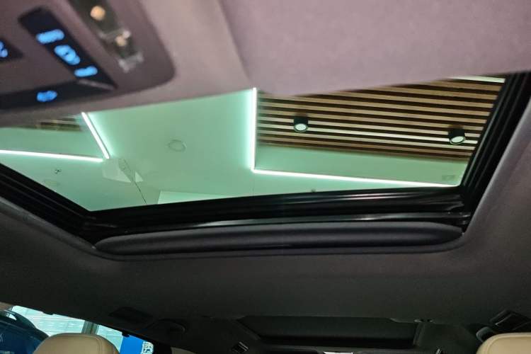 Used Toyota Granvia 2022 2.5L Hybrid Premium Edition