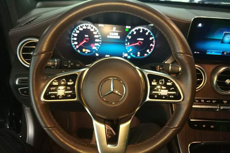Used Mercedes-Benz GLC 2021 GLC 300 L 4MATIC Dynamic Model Steering Wheel
