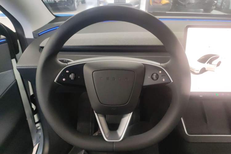 Used Tesla Model Y 2025 Rear-Wheel-Drive Version Steering Wheel